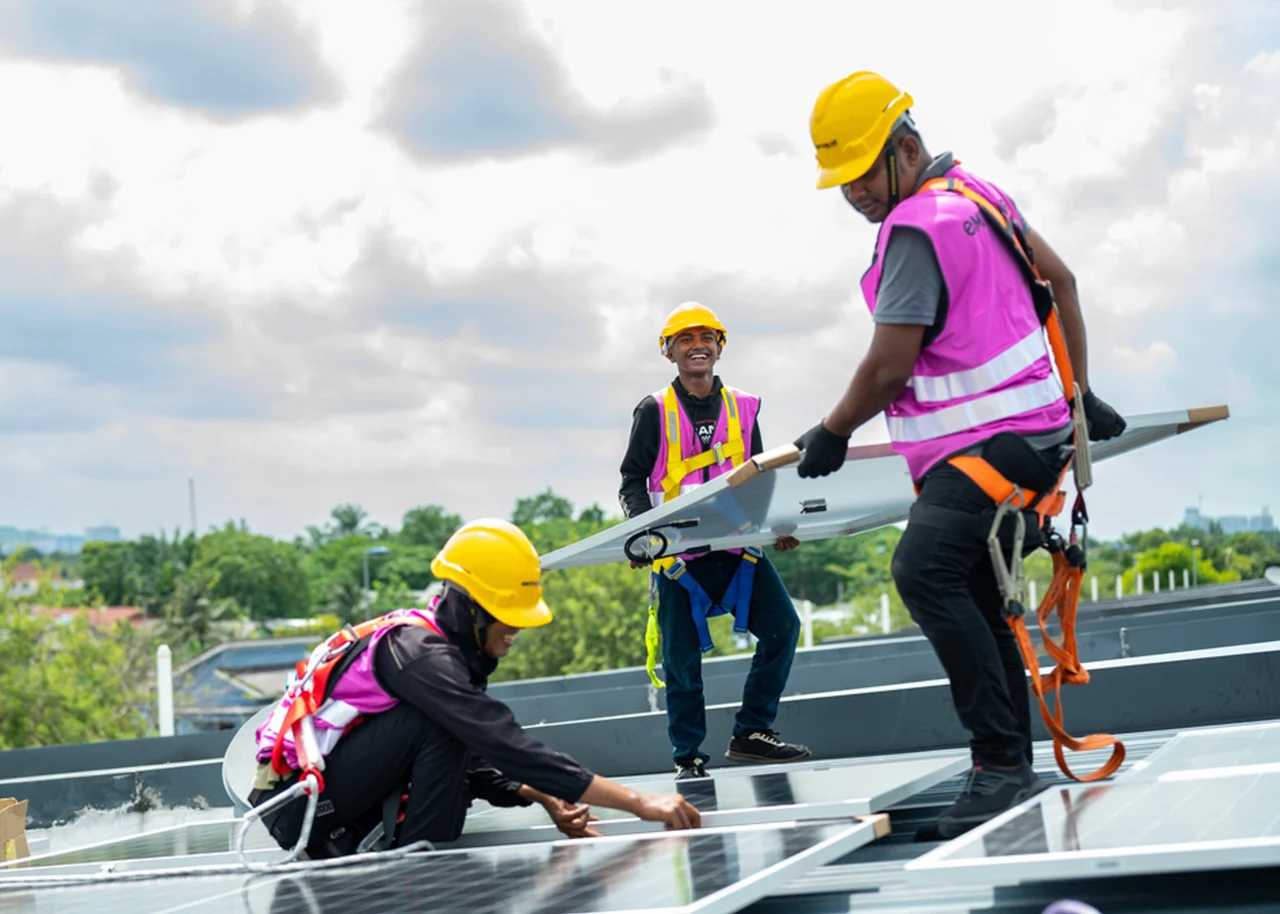 Emit Solar certified installation team